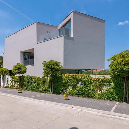 ヴィラ Rm Luxury With Pool In