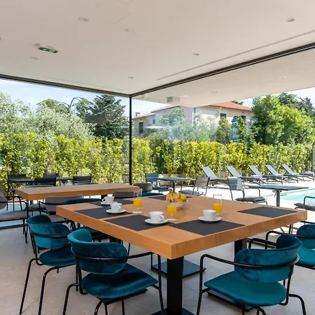 Rm Luxury With Pool In *