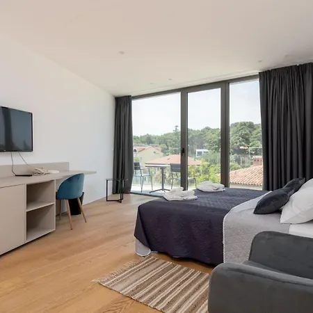 Rm Luxury With Pool In *