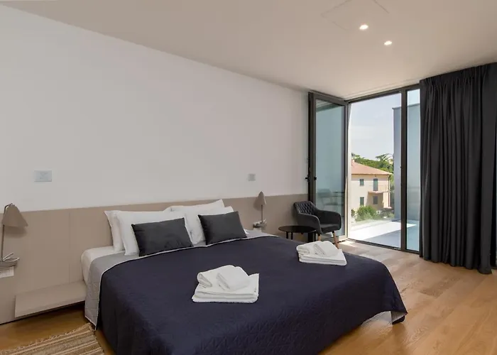 וילה Rm Luxury With Pool In רוביני