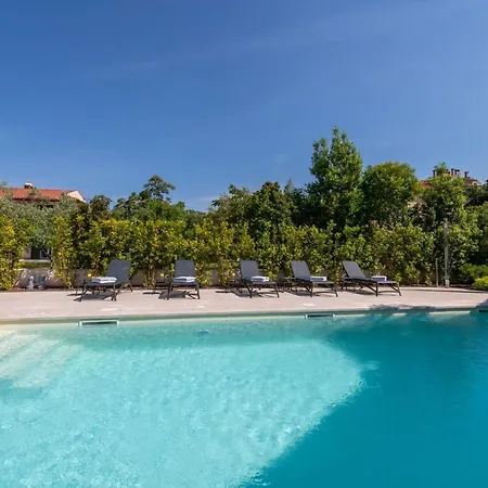 Rm Luxury With Pool In Villa